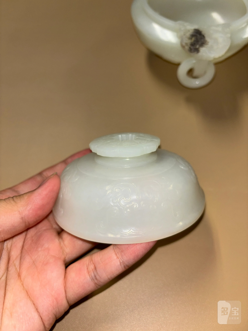 清 白玉饕餮夔龙纹双兽耳连环三足炉 - 图7